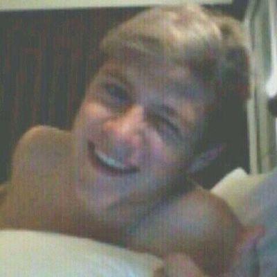 follow @queen45sos free follow ☺ click link and favorite