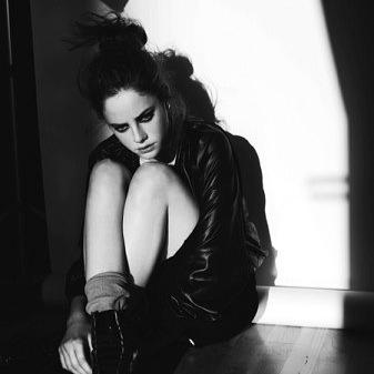 Oh, you're a princess? But I'm the queen, bitch. | Taken by @bxd__bxy touch him and my hands will hug your neck. x | 17 | Taken