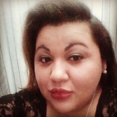 Mexican American Latina Millennial. 🤷🏽‍♀️
You'll get a little bit of this 💄, a little bit of that 🙄, and some 🏈💃🏽🌮