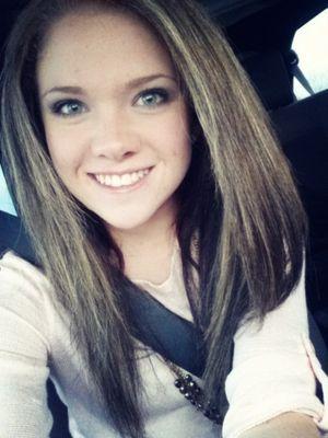 adrielizabethhh's profile picture. 