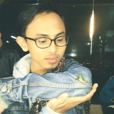 Tuhan selalu disamping orng yg benar..Tuhan tidak akan memberikan cobaan melewati batas kemampuan umatnya.. :)