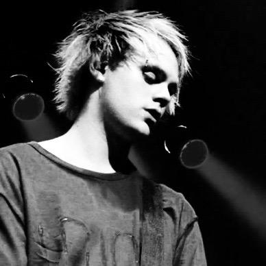 ⠀⠀⠀⠀⠀⠀⠀⠀⠀i feel like death ⠀⠀⠀⠀⠀⠀⠀⠀ ⠀⠀⠀⠀⠀⠀⠀⠀but you look like art