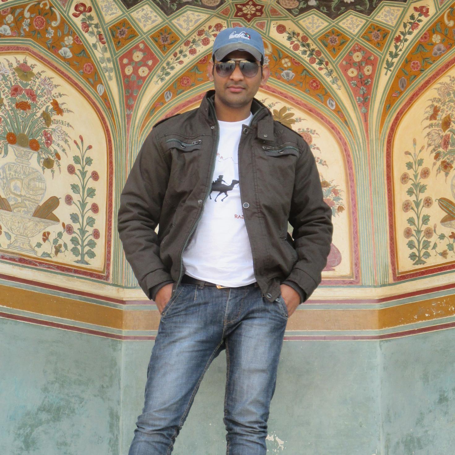 Hi, I am SEO analyst. Search new way to get the best website ranking in Google and all major search engine.