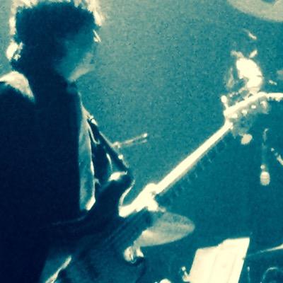 沖縄県名護市でベース弾いたり教えたり♪ たまに音響さんでイベント会場にあちこち出没♪ベース・ギター個人レッスンもやってます( *｀ω´) サポートのお誘いもお気軽に( *｀ω´)音楽関係・楽器プレイヤー・頑張ってる人が好きなので無言フォローしまくり。フォロー・DMもお気軽に(^^)