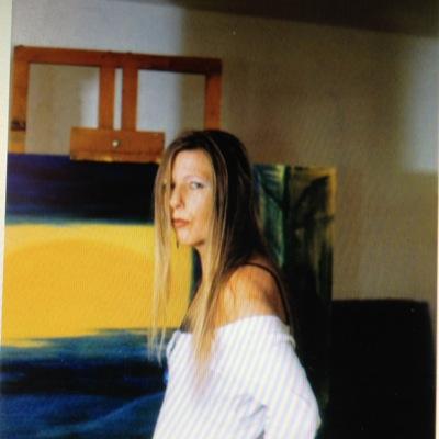http://t.co/LuZxtppJGW                           I'm an Artist, a writer, but most of all, I love people,