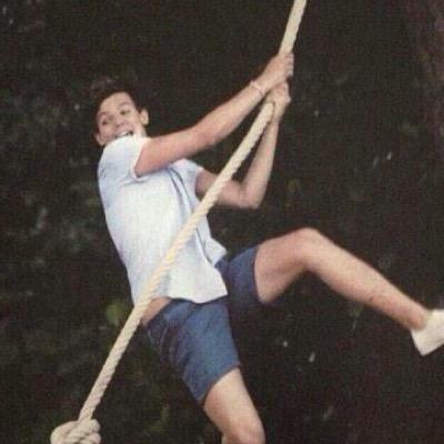sweetie can u pls follow @twerkhxzz thanks (oh and dont forget, your sunshine luv you) ❤️❤️