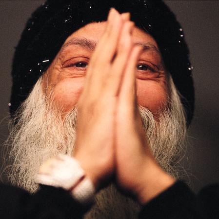 I testi tratti dai discorsi di Osho, le immagini di Osho, i suoi video e i suoi audio sono protetti da copyright da © Osho International Foundation.