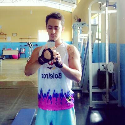 Programador, Técnico em Planejamento de Produção. Insaciável, sempre. Apaixonado pela minha família e amigos, música e pelo recíproco carinho daqueles que amo.