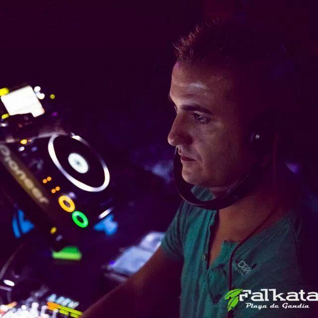 Management/Booking:
Miguel Aparisi DJ
Email: 
Aparisisi@hotmail.com
tlfno:
675960634