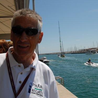 FidelEstrada53's profile picture. 