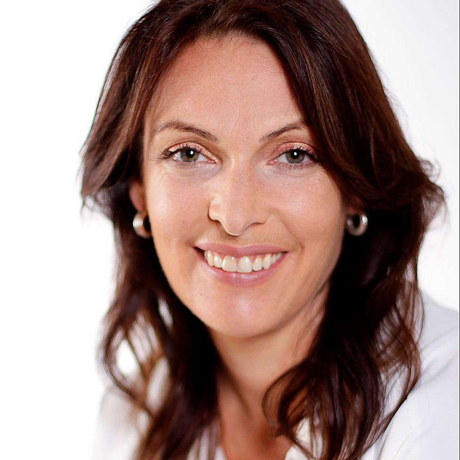 IT-Marketing Expertin. Freiberuflerin. Rheinische Frohnatur mit brasilianischer Sonne im Herzen. Alva-Mama. Kinder-Yoga-Lehrerin. Twitter-Newbie!