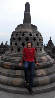 •Pribadi yang selalu berpikir positif dan optimis •Professional Climber. Entrepeneur. Marketer