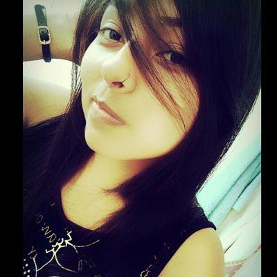Hello :) 
My name is Anne 
I love Rock † ☺
Música  
segue@