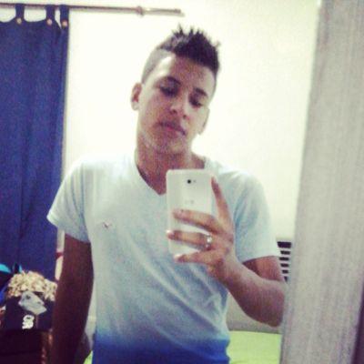 Mesmo caminhando entre espinhos com muitas pedras nos caminhos continue caminhando com coragem e confie no poder daquele que é maior.Tenha uma maravilhosa noite