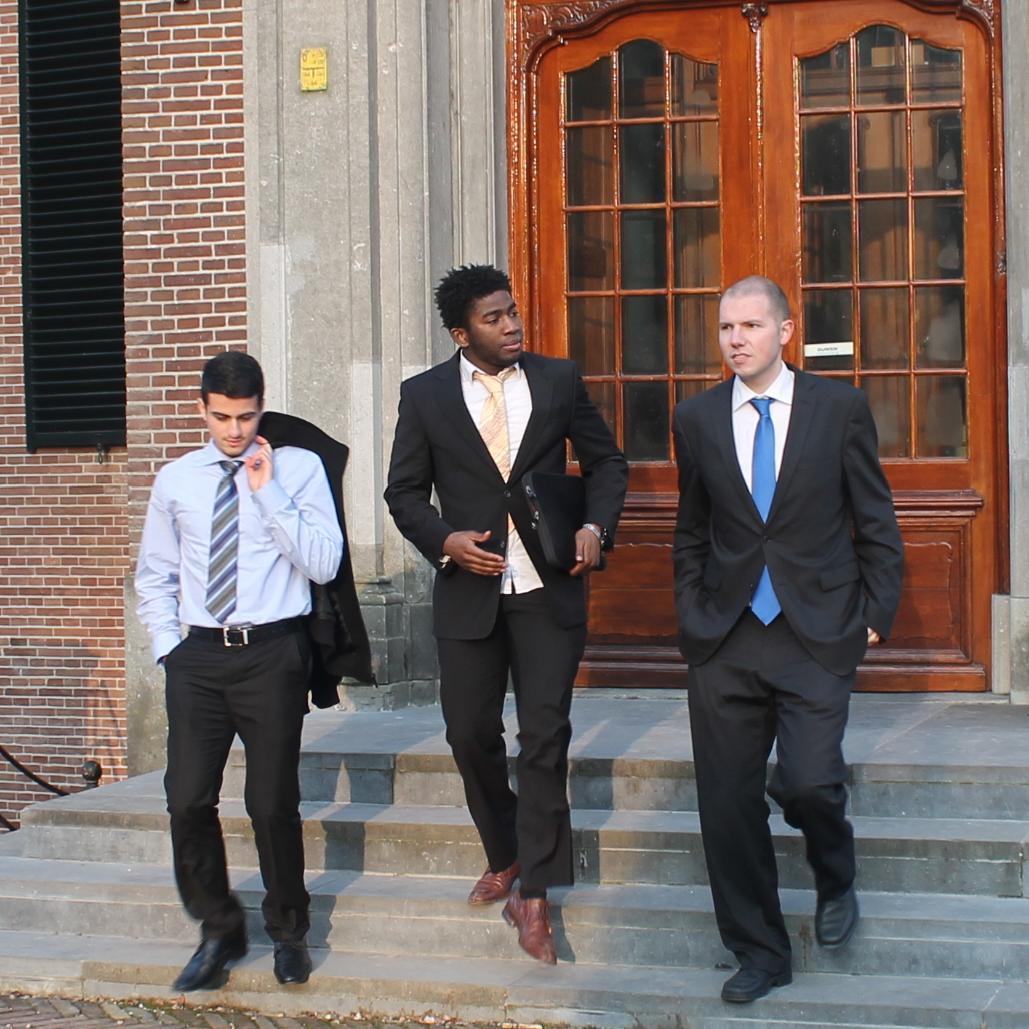 Wij zijn studenten Small Business & Retail Management aan de HAN in Nijmegen.
Ondernemen Voor Studenten (OVS) maakt blogs voor studenten en ondernemers.