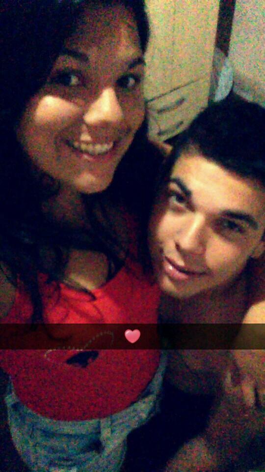 Permita morena, que eu sonhe contigo, num rancho onde abrigo meus dias de frio ♪ ♪