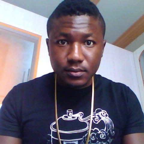An Entertainer, Blogger and Environmentalist (http://t.co/faoYWDVenu)