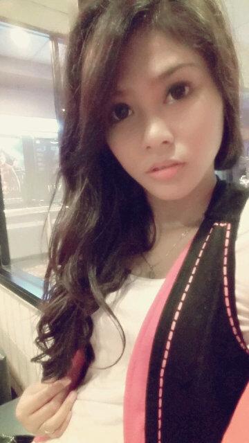 Gue Manis, gue setia, gue penyayang :D yg pasti gue menyayangi seseorang dengan cara gue sendiri yaa mereka bilang tentang gue, gue berbeda dari yg Lain :D