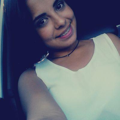 19.a
Venezolana
Estudiante. Diseño Gráfico
mas que una carrera una pasión. 
siempre lista para todo.
Tia de una hermosa princesa.
amante de los libros.