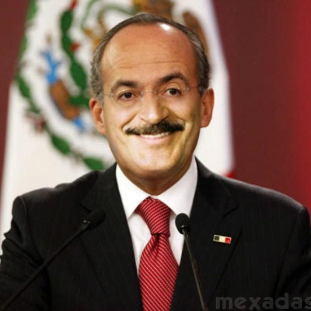 Soy el presidente que creó @ErnestoCordero, me emborracho por las tardes, gobierno por las noches y miento por las mañanas #ParaVivirMejor