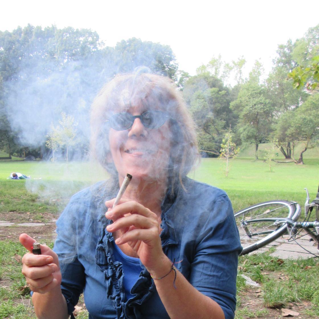 consuelisa3's profile picture. People call me lady, but I'm an old freak girl: I have grown in 70' which i don't deny or regret. I love books and rock music