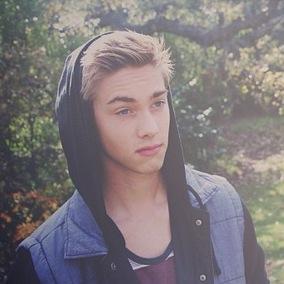 Steve Rogers. {Age 16} {Kid! AU} LITERATE.
