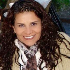 Psicoterapeuta Gestalt, Facilitadora de Talleres de Crecimiento Personal y Comunicóloga Organizacional.