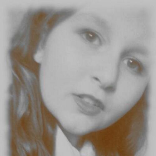 My best singer is ariana Grande she is very pretty and she is the 1 i love so much and i love my family and friends i am single as a Pringle unfortunately