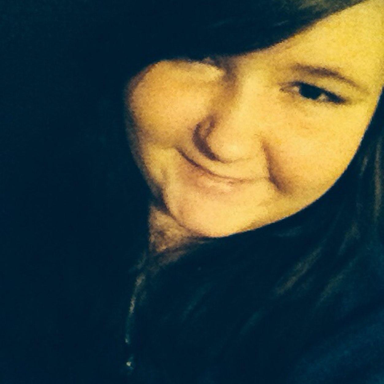 Hey! Im just another 16yr old girl obsessed with youtubers. I'm here if anyone wants needs to talk to someone! xx