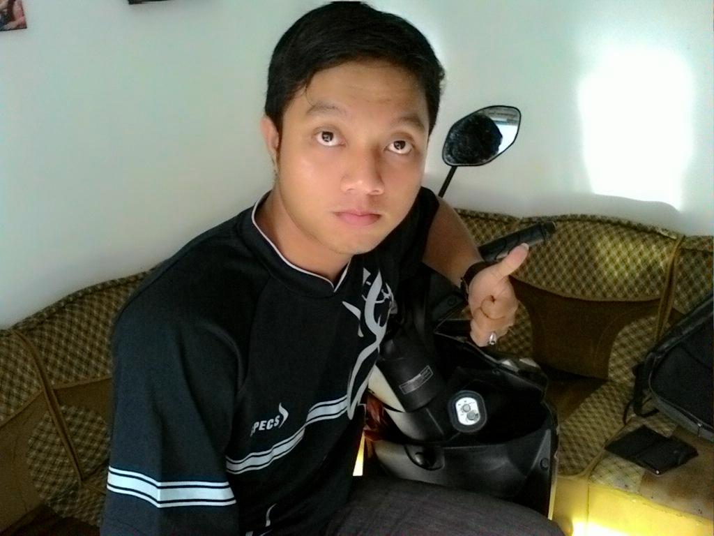 baik hati, selalu welcome dengan siapapun, sederhana, sabar, selalu berusaha untuk lebih baik.