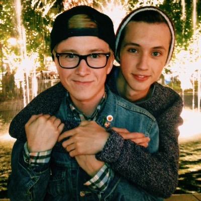 you just recieved a follow from @troyesivanii she follows back so yeah!