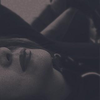 Tristeza es saber que no volvere a verte mas, trisqeza es.saber que asi son las cosas porque nunca te dije que te amaba.