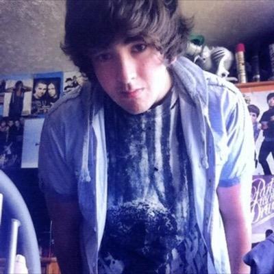 boy//16//selfharm// ^w^