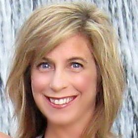 DAolipthna's profile picture. Skated around the globe with @DisneyOnIce |  Skating Instructor | #HumberPR Grad | Communications Specialist with a  background in Sports & Entertainment.