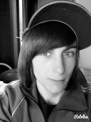 rrecio98's profile picture. No des todo por alguien porque cuando se valla no te quedar a nada:) y si lo haces por alguien que lo hicieran por ti♡