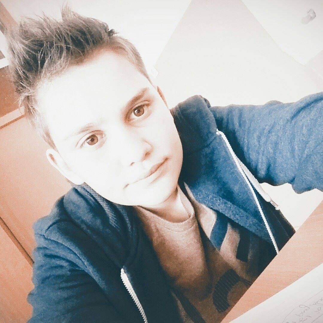 HEYYY ! =D Follow me ! Follow back! :)