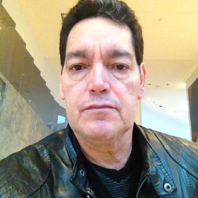 Cansado de políticos corruptos, que não estão nem aí para o Brasil.