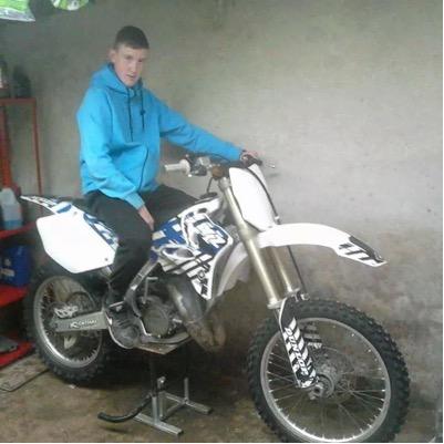 i am with my 2 best friends mc collier nd blonde i be lose with out thrm they always be by my side nd help me if i was in a fight or when i am sad thank lads