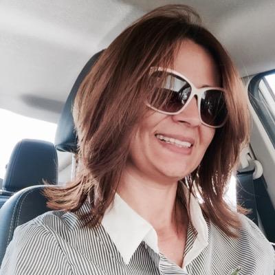 Procuradora do Estado da Paraiba. Advogada. Professora. Mestre em Recursos Naturais-UFPB.