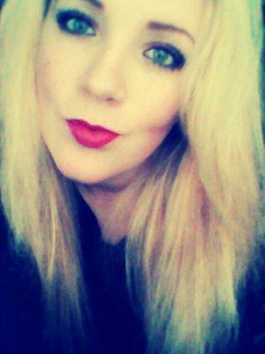 heyy im Kelly I love rock/metal music, im a huge fan of the walking dead! I have a son who I adore with my heart and soul, I love the jackass movies and food!x