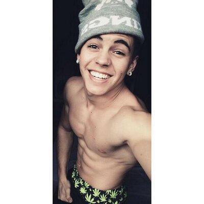 Eu sei que não sou Deus e não tenho poder também mas lá do camarote eu fiz chover nota de cem   ♪♫