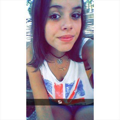 Não surta,sorria.Faça da sua dor,uma poesia