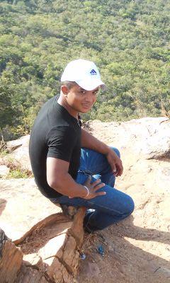 sou pardo 1,56m 25 anos