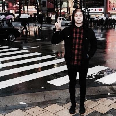 FOLLOW @lonelylukehemm