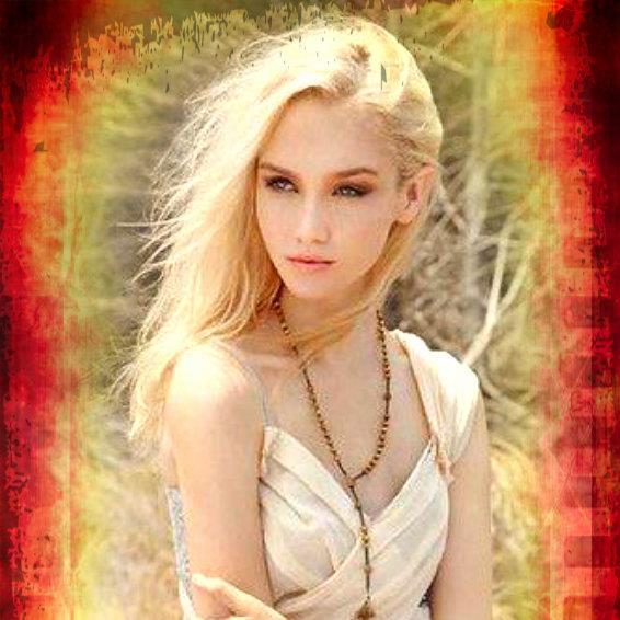 Daughter of Galadriel and Celeborn. Returned from and Alternate universe. Married to @Hot_Thranduil and deeply in love.  /RP/21+ MC ||Singleship|