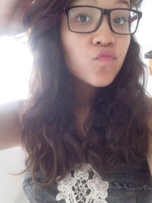 EllenMacedo2's profile picture. love Damon(Ian) Klaus(Joseph) and Elena(Nina) kisses. ❤