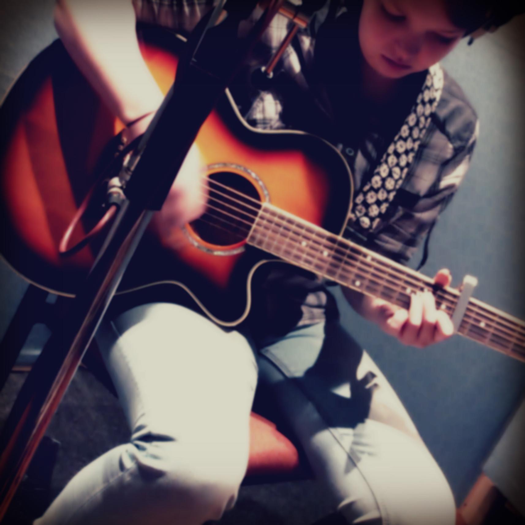 Singer-songwriter based in Reading, UK