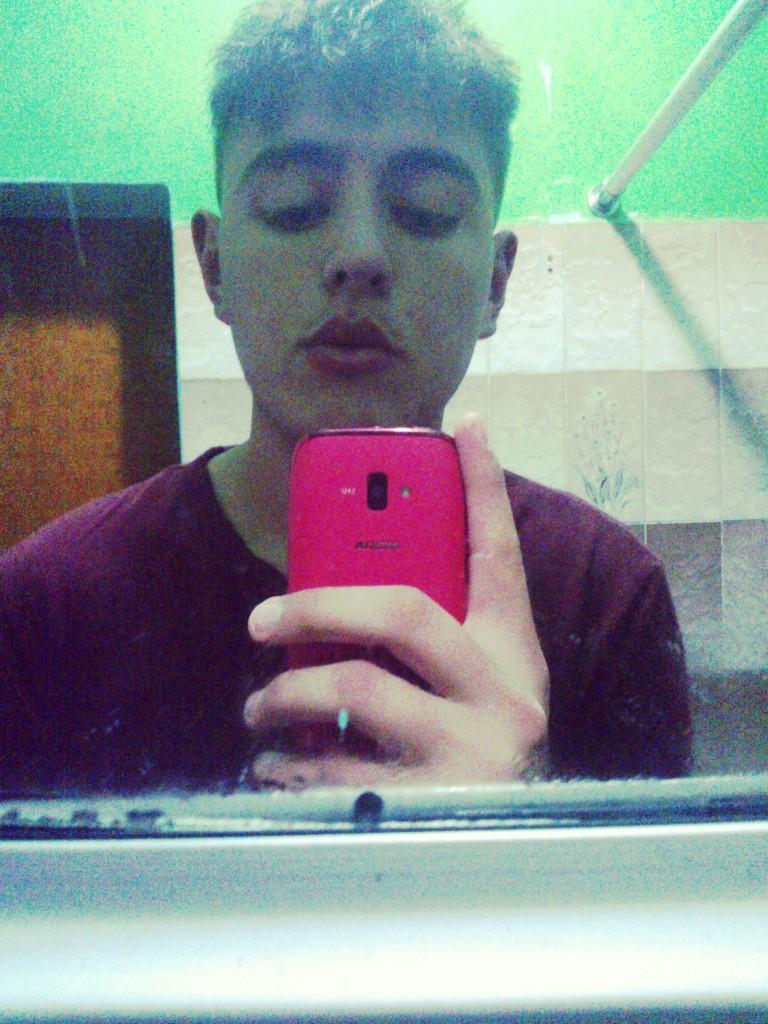 Follow me on Instagram as @luisrobe17

        Mexican 🇲🇽