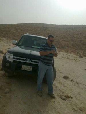 ‏‏هجرت بعض أحبتي طوعا لأني 
رأيت قلوبهم تهوى فراقي...
نعم اشتاق، ولكن وضعت
كرامتي فوق اشتياقي... 
أرغب في وصلهم دوما ولكن!
طريق الذل لا تهواه ساقي
