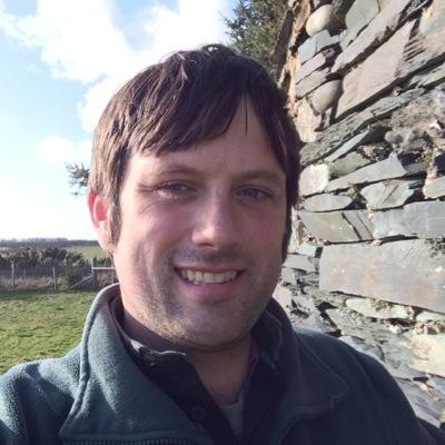 Brocer yswirant gwledig, tyddynwr yn eryri, di prodi swydd efrog.. Insurance broker(http://t.co/apnTa04K6T)smallholder snowdonia, married yorkshire,
